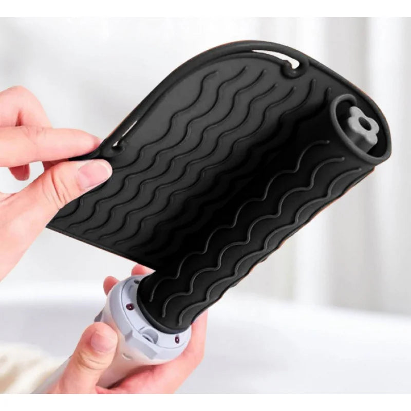 Heat Resistant Non-Slip Silicone Curling Iron Mat, Anti-Scald Durable Easy to Clean Portable Pad for Home Salon Travel Vanity Countertop Women Hair Stylists Flat Iron Hair Straightener Hot Styling Tool Accessory