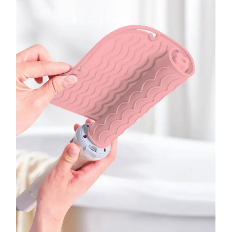 Heat Resistant Non-Slip Silicone Curling Iron Mat, Anti-Scald Durable Easy to Clean Portable Pad for Home Salon Travel Vanity Countertop Women Hair Stylists Flat Iron Hair Straightener Hot Styling Tool Accessory